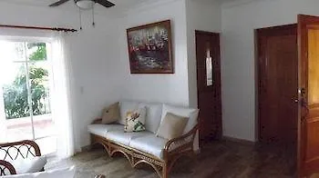 בווארו Punta Cana Hostel מלון
